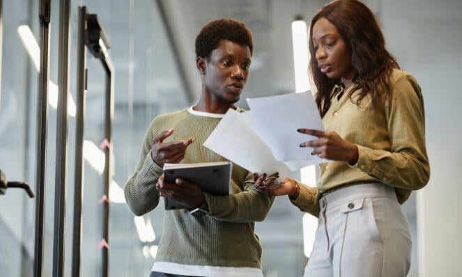 People evaluating reports