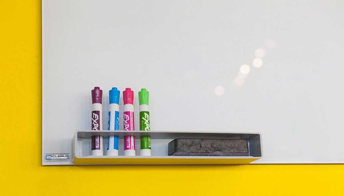 A whiteboard with different color of pens.